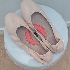 Hush Puppies Women's Cream Ballet Flats